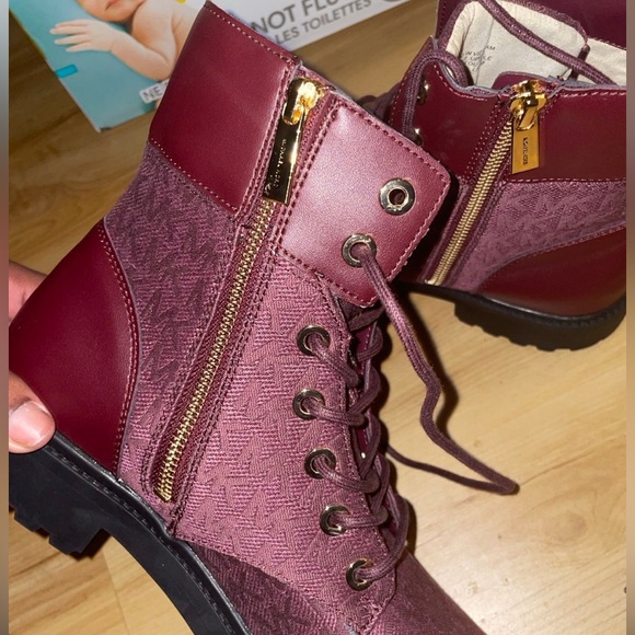 Micheal Kors Boots - Picture 1 of 3